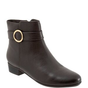 NWB Trotters Melody Dark Brown‎ Leather Hardware Detail Booties size 9.5 Narrow